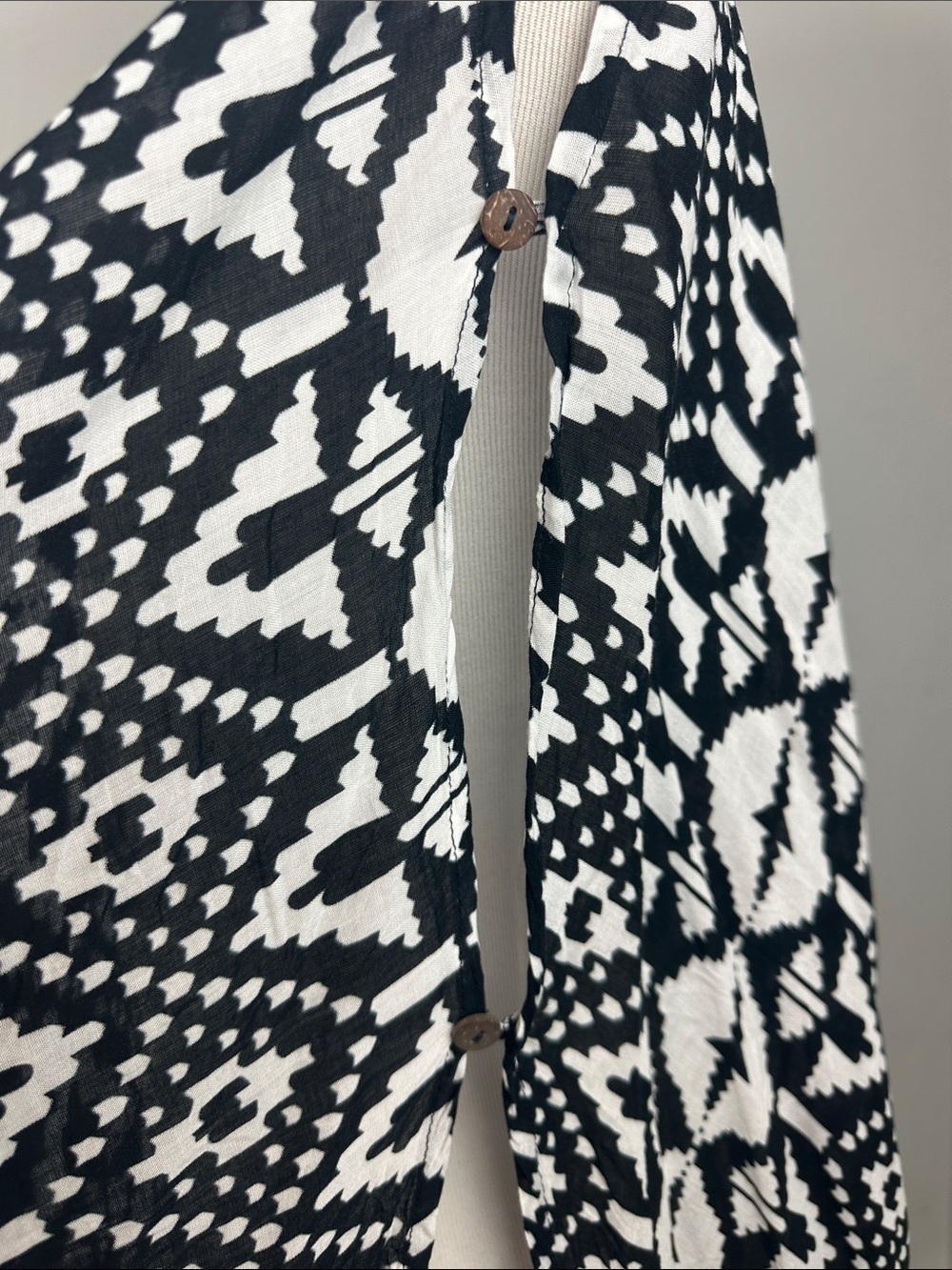 Agabhumi Black and White Lightweight Rayon Poncho - Picture 4 of 7